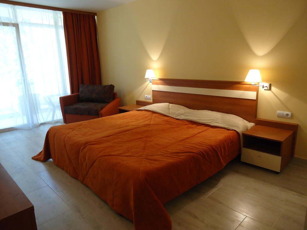 Glicinia Hotel Golden Sands Bilik gambar