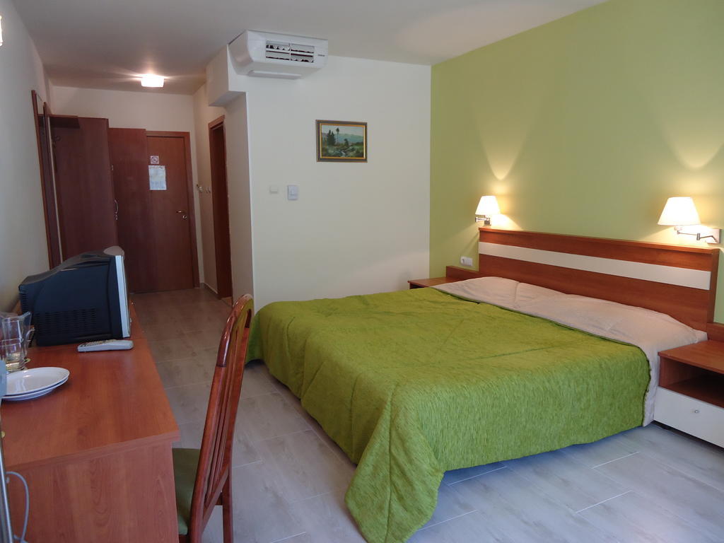 Glicinia Hotel Golden Sands Bilik gambar